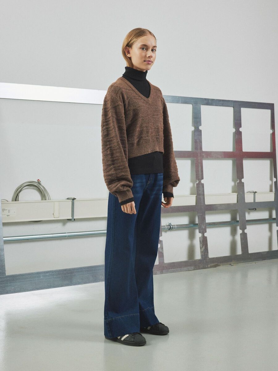 LOW-WAIST BOOTCUT JEANS