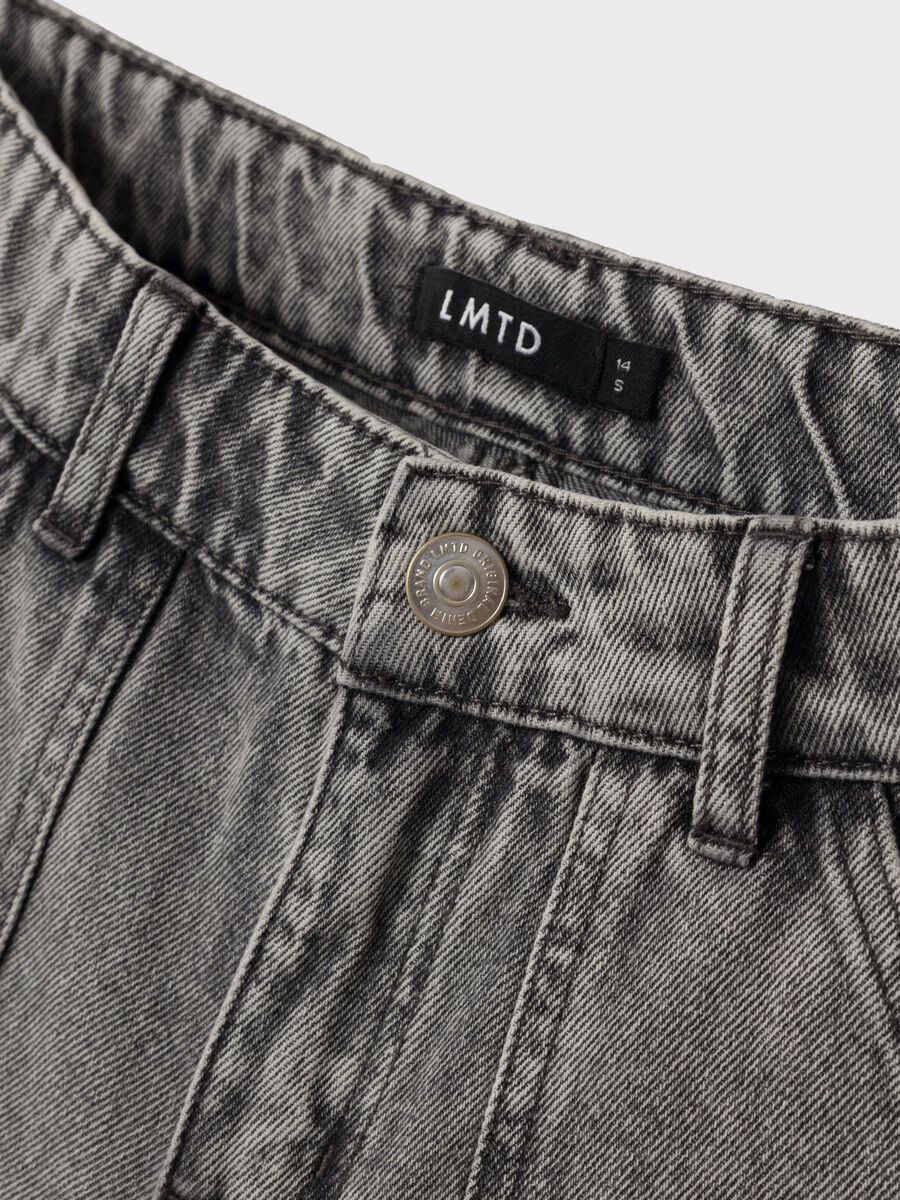 LOW-WAIST WIDE-LEG JEANS