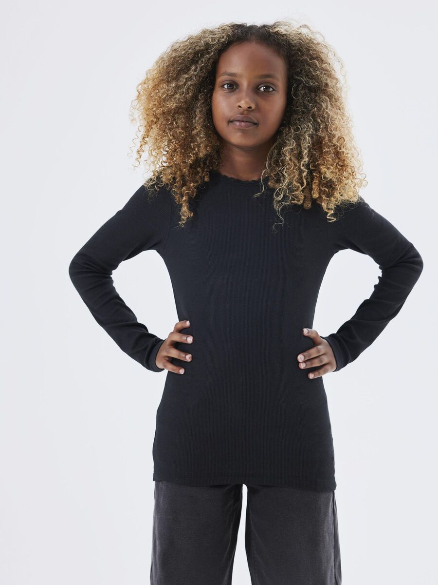 - SLIM TOP MET LANGE MOUWEN