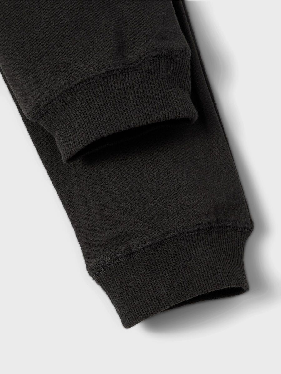 EFFEN GEKLEURDE SWEATBROEK