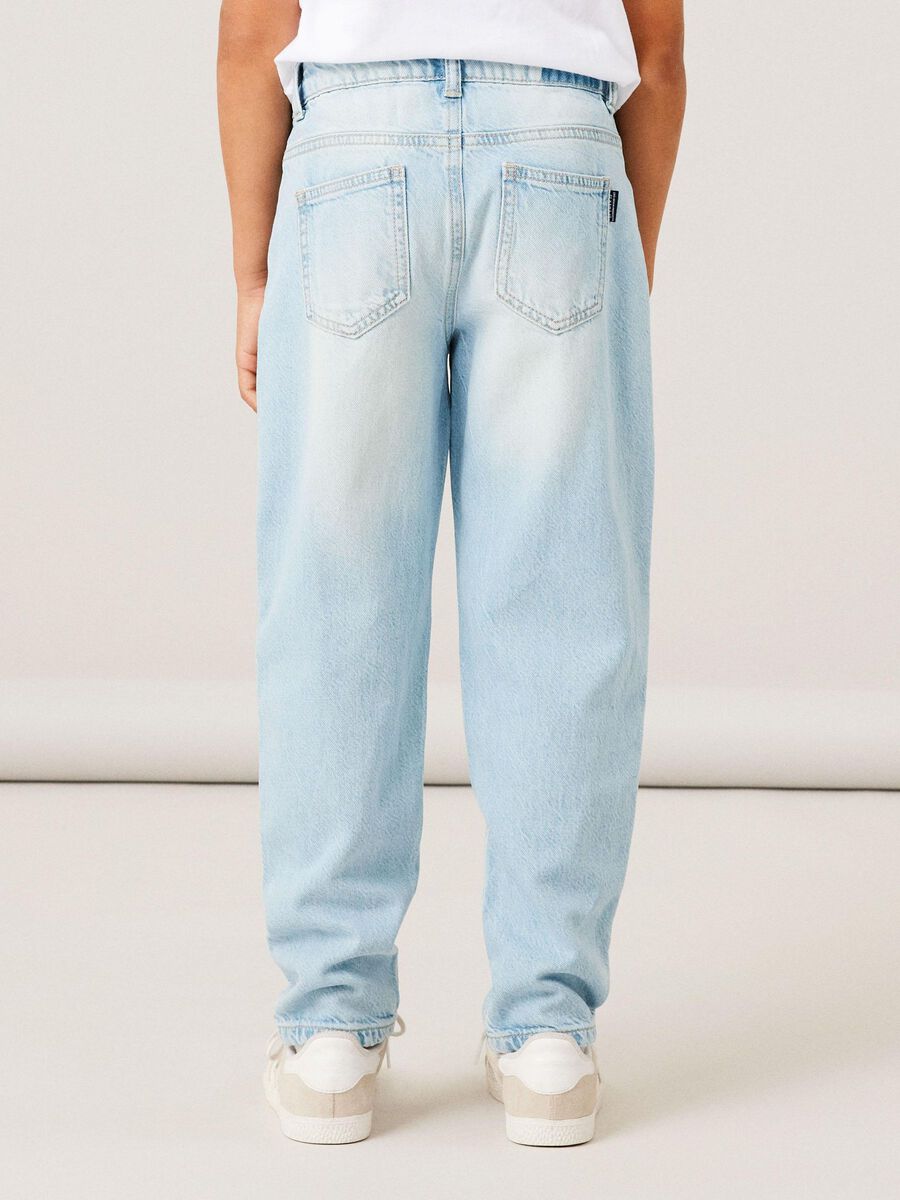 TAPERED FIT JEANS