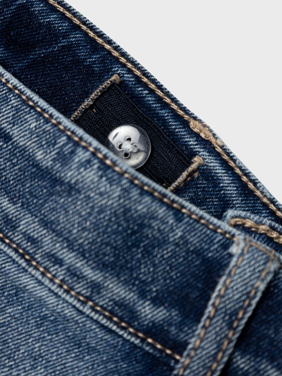 LOW-WAIST STRAIGHT LEG JEANS