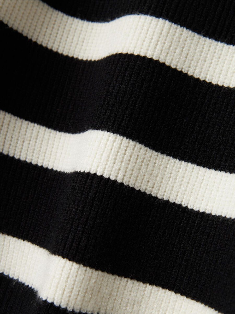 LANGE MOUWEN GEBREIDE TRUI