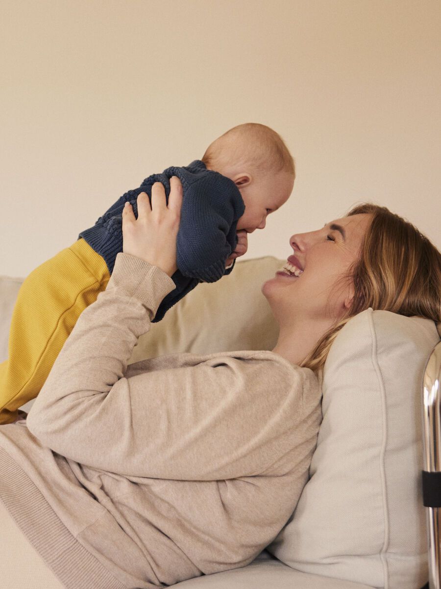 LANGE MOUWEN GEBREID VEST