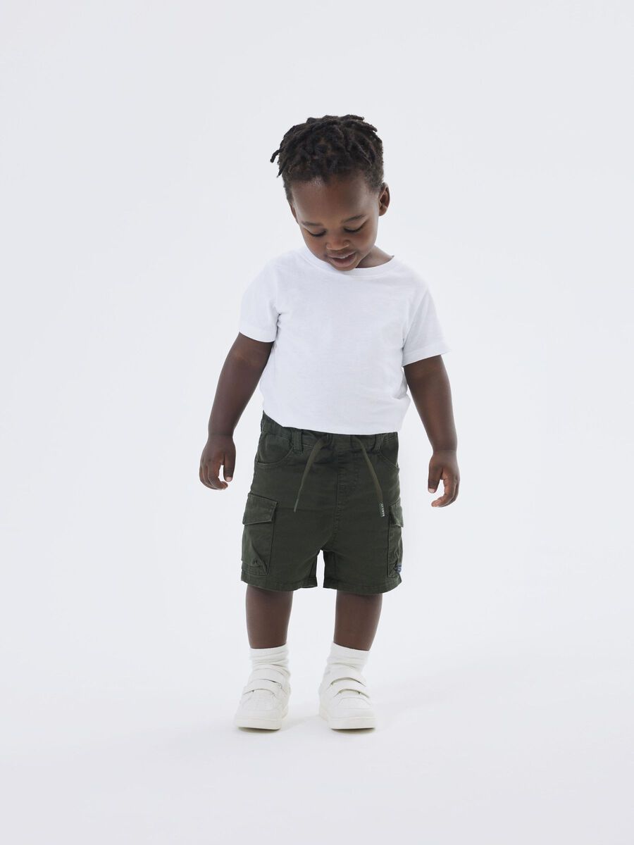 BAGGY FIT CARGO SHORT