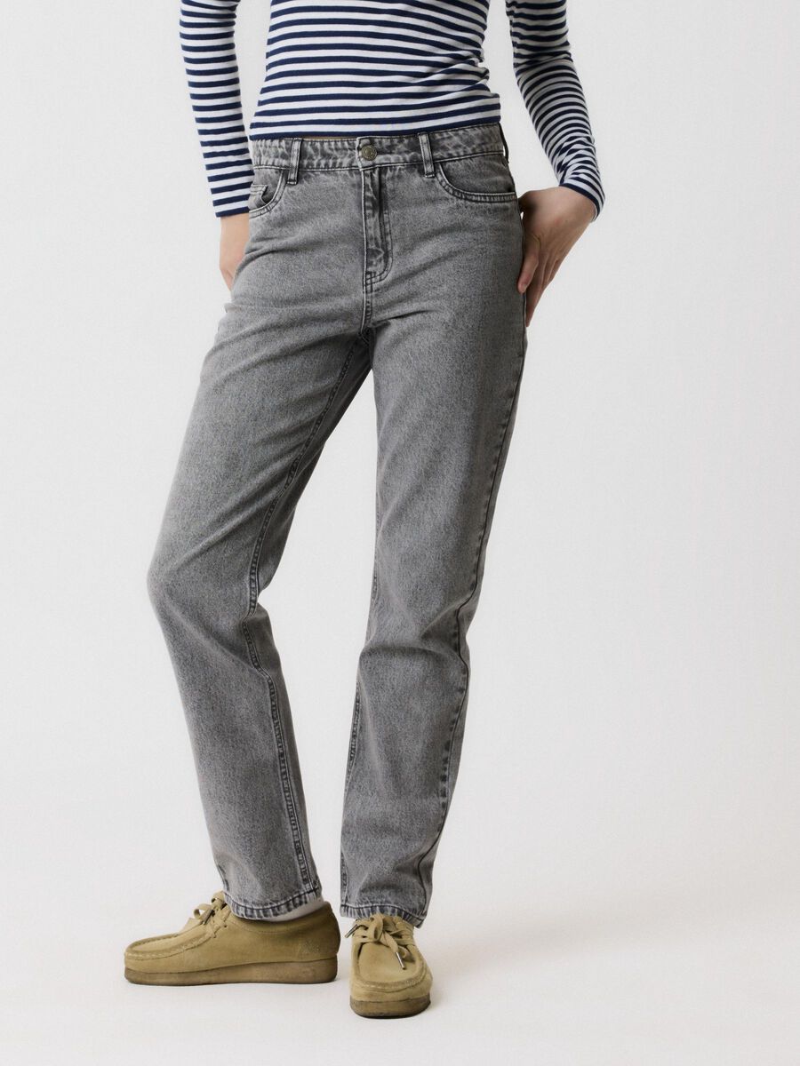 HIGH WAIST MOM FIT JEANS