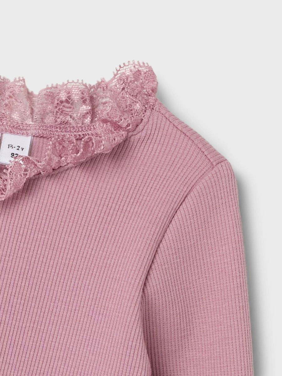 RIBGEBREID TOP MET LANGE MOUWEN