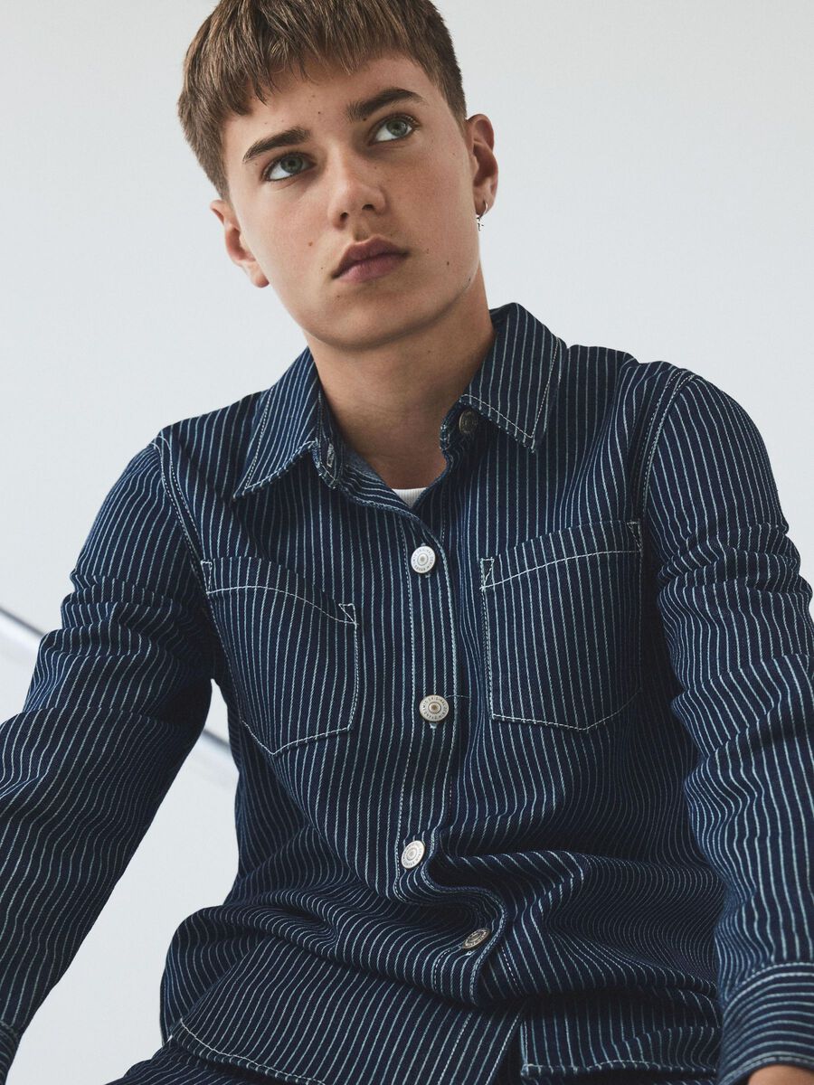 RELAXED FIT GESTREEPT OVERSHIRT