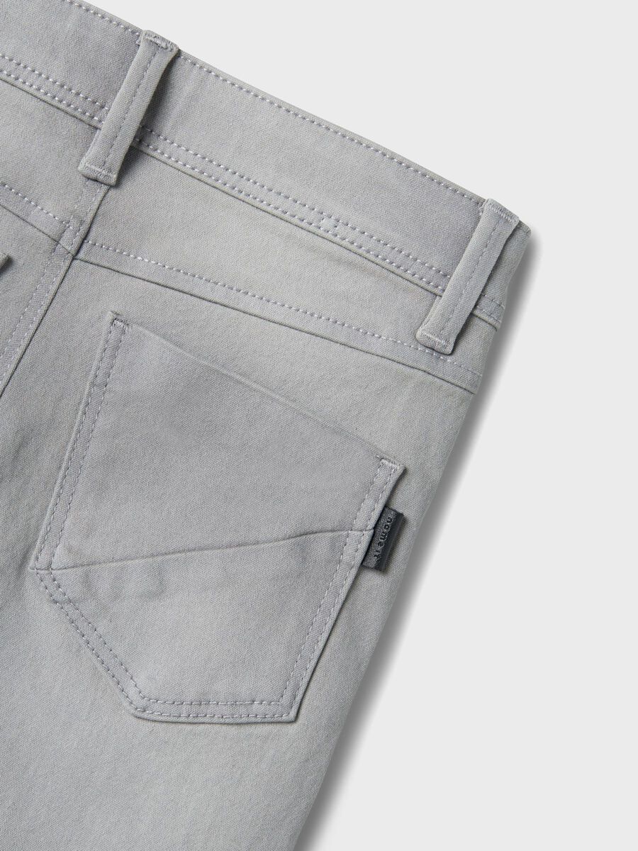 SLIM FIT LANGE SHORTS