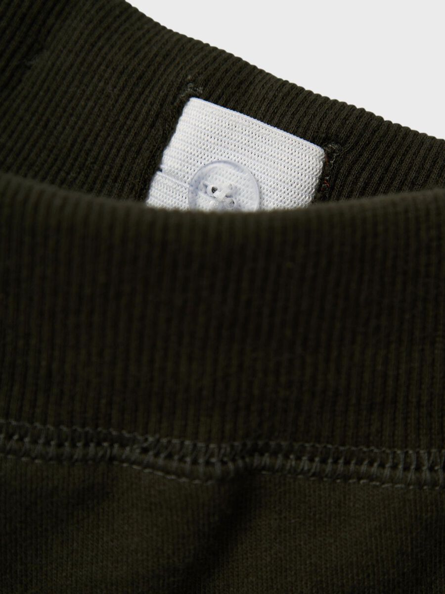 EFFEN GEKLEURDE SWEATBROEK