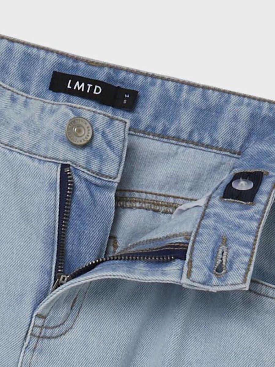 LOW-WAIST WIDE-LEG CARGO JEANS