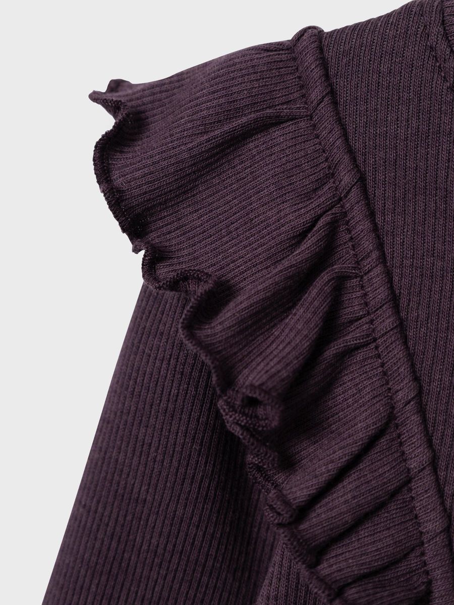 RIBGEBREID TOP MET LANGE MOUWEN