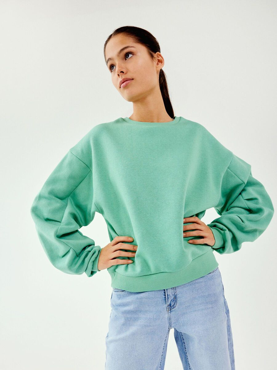 LOW-WAIST STRAIGHT LEG JEANS