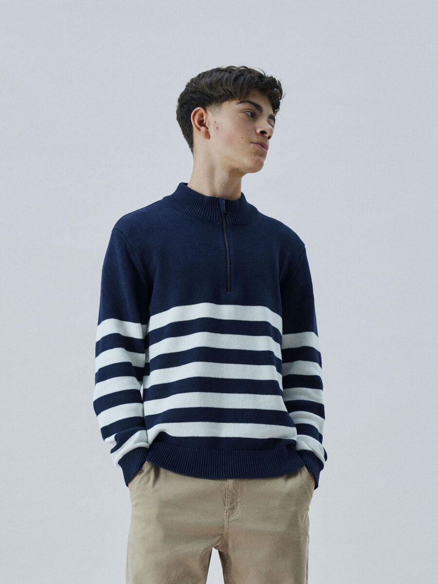 HOGE HALS GEBREIDE TRUI