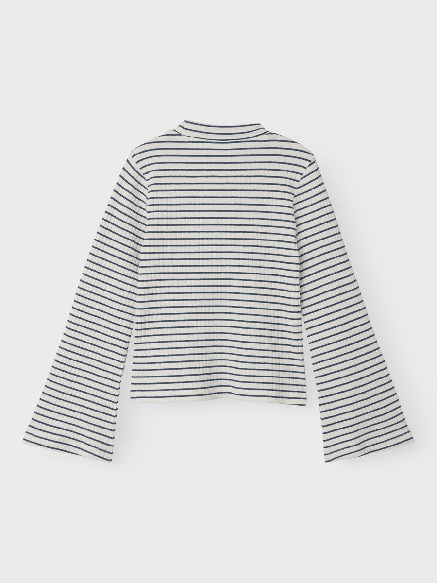 KORTE TOP MET LANGE MOUWEN