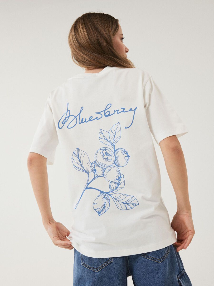 PRINT OP DE ACHTERKANT T-SHIRT