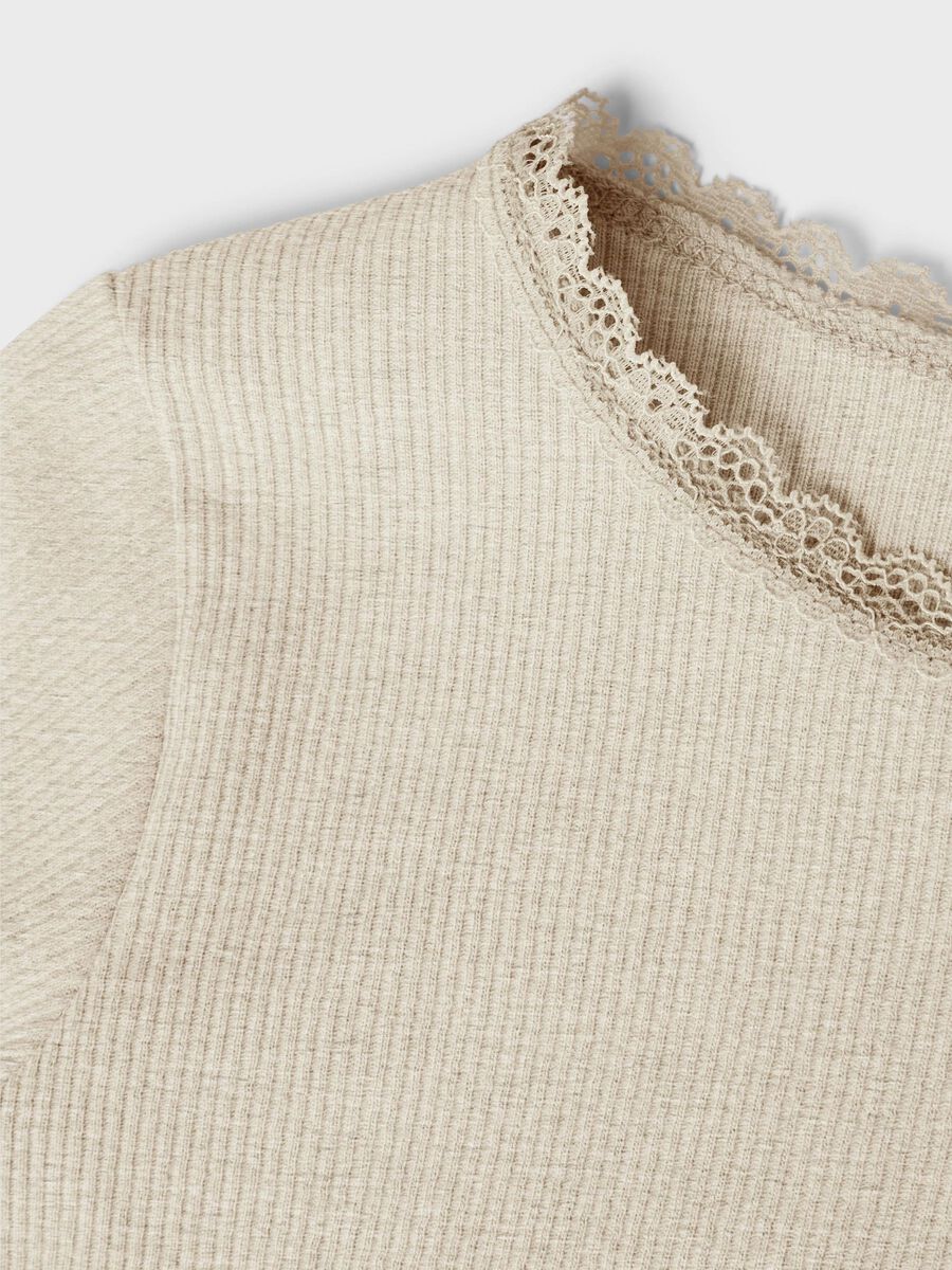 - SLIM TOP MET LANGE MOUWEN