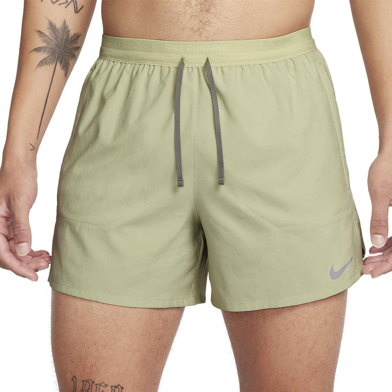 Nike Dri-FIT Stride 5in Pantaloncini Olive Aura/Dark Stucco/Reflective Silver