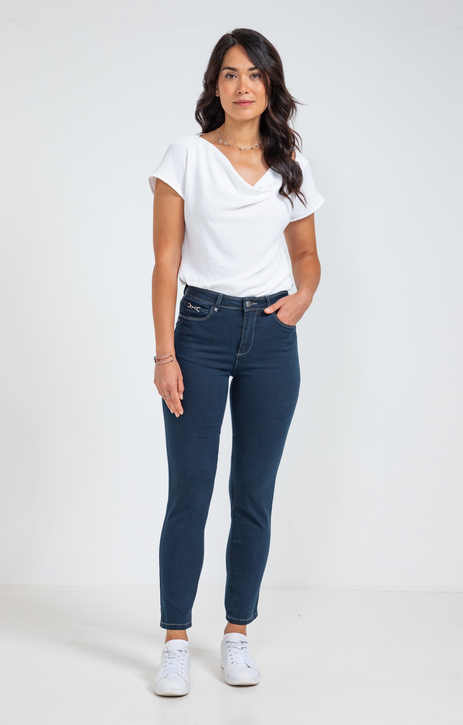 Pantalon 7/8 denim surteint détail bijou - BLEU
