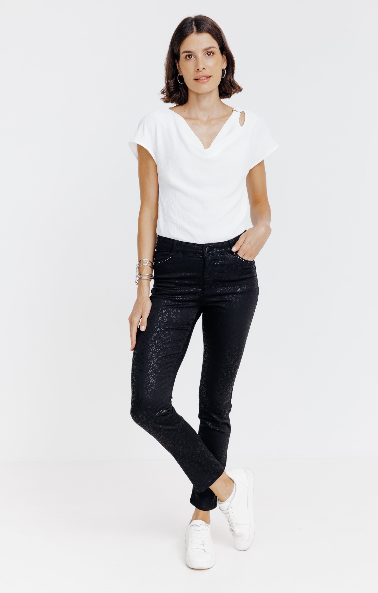 Pantalon 7/8 enduit imprimé fleurs - NOIR