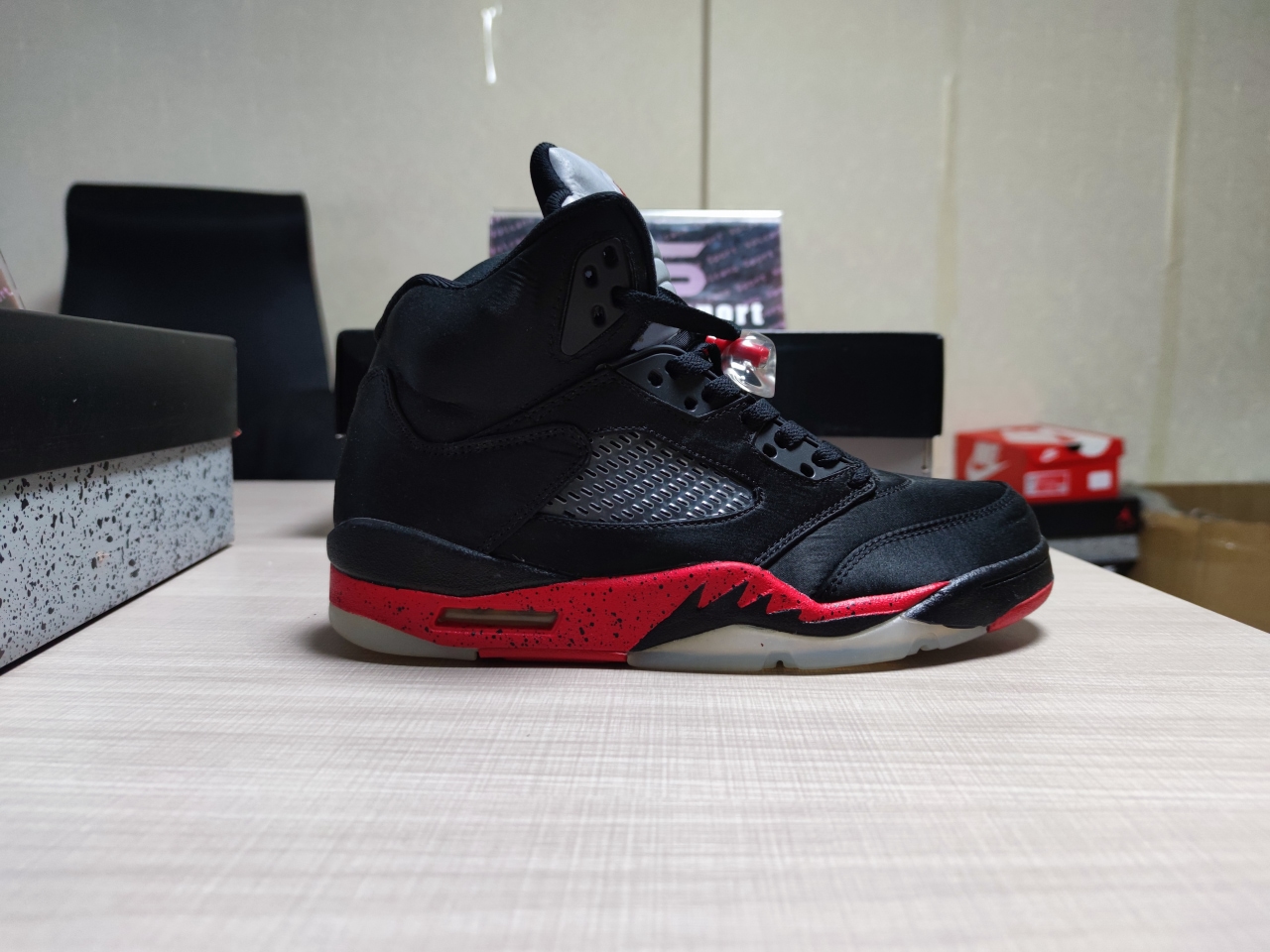 Jordan 5 Retro Satin Bred 136027 006