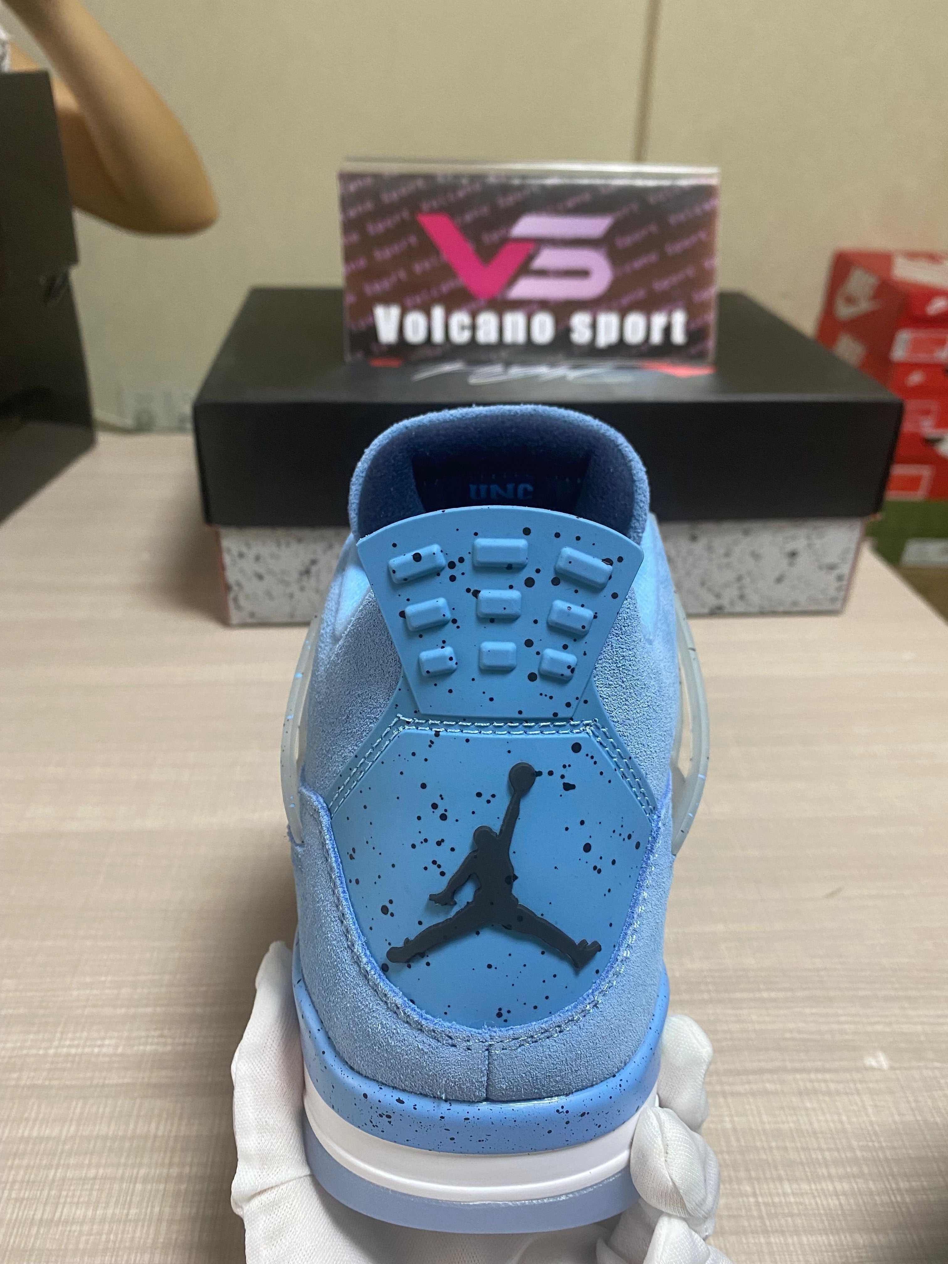 Jordan 4 Retro UNC PE 904284