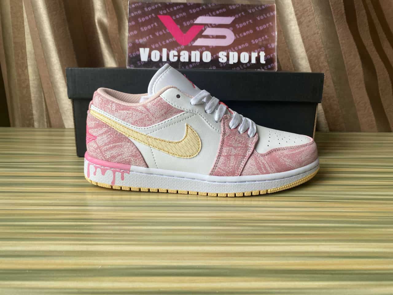 Jordan 1 Low Paint Drip CW7104-601