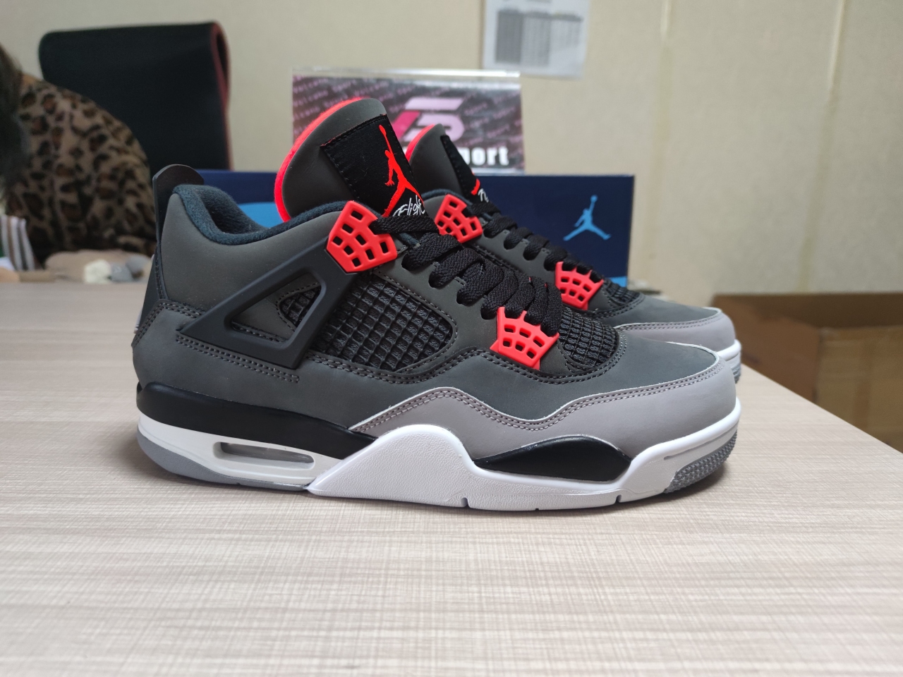 Jordan 4 Retro Infrared DH6927-061