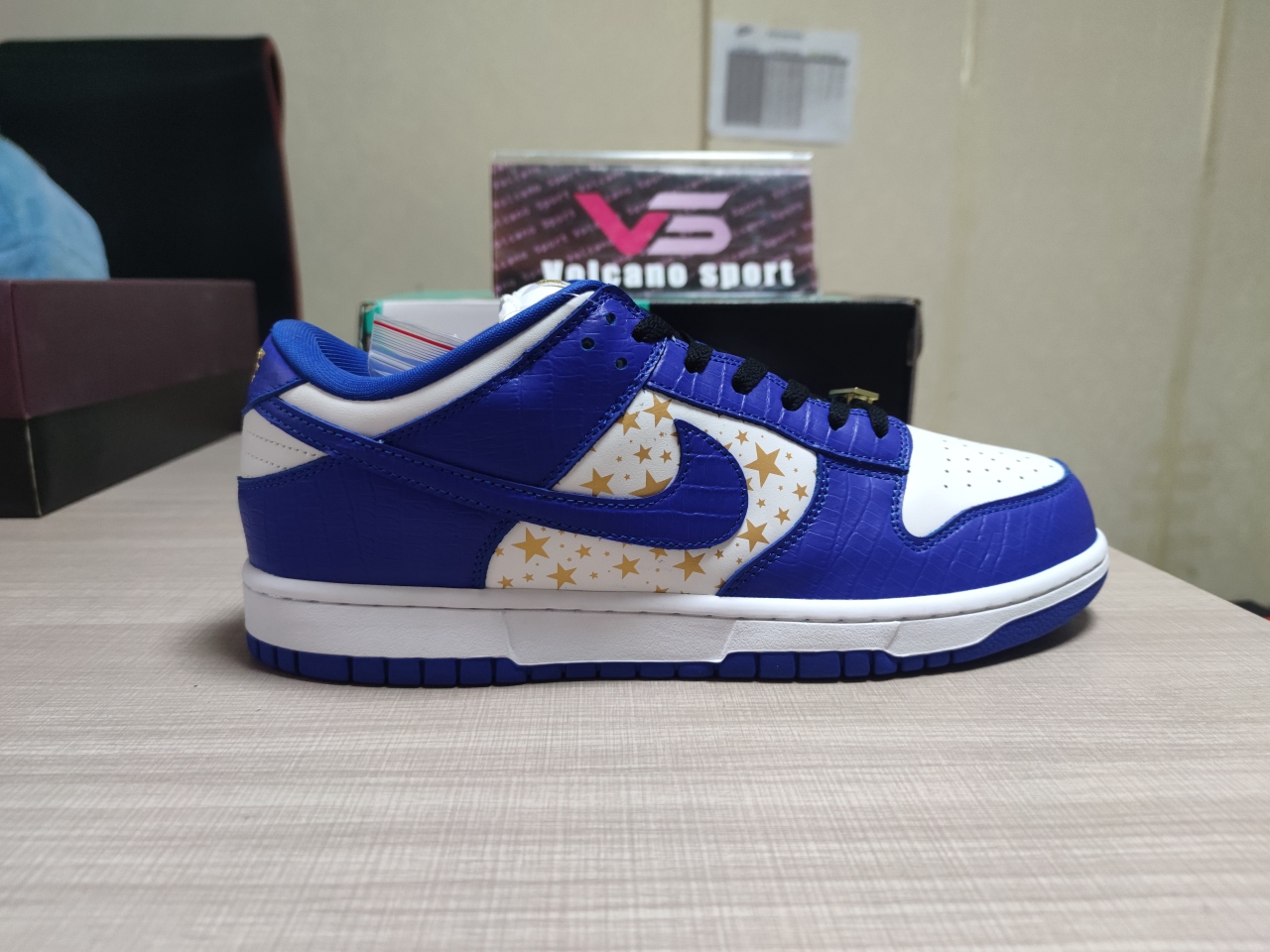 SB Dunk Low Supreme Stars Hyper Royal DH3228 100
