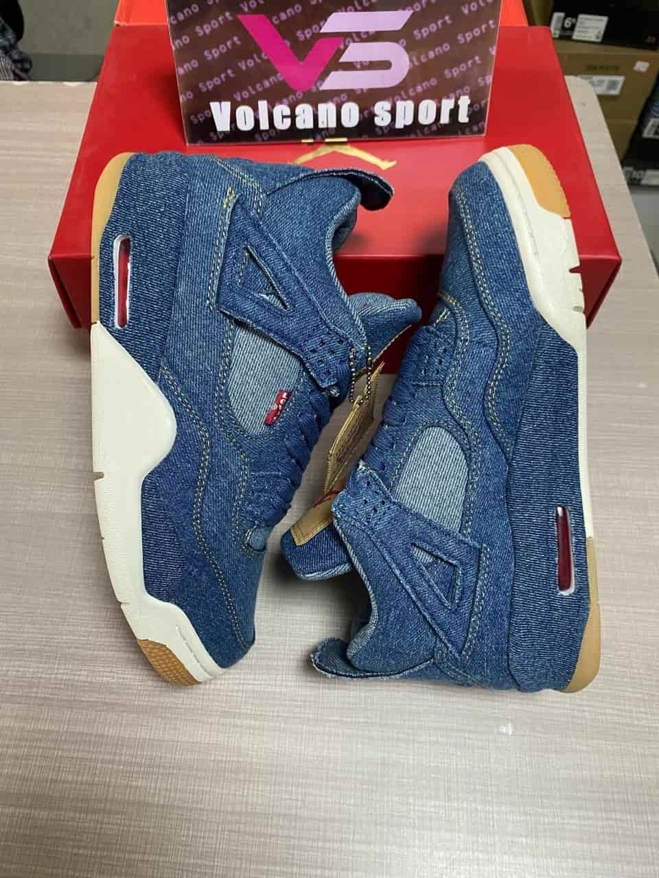 Jordan 4 Retro Levi's Denim AO2571-401