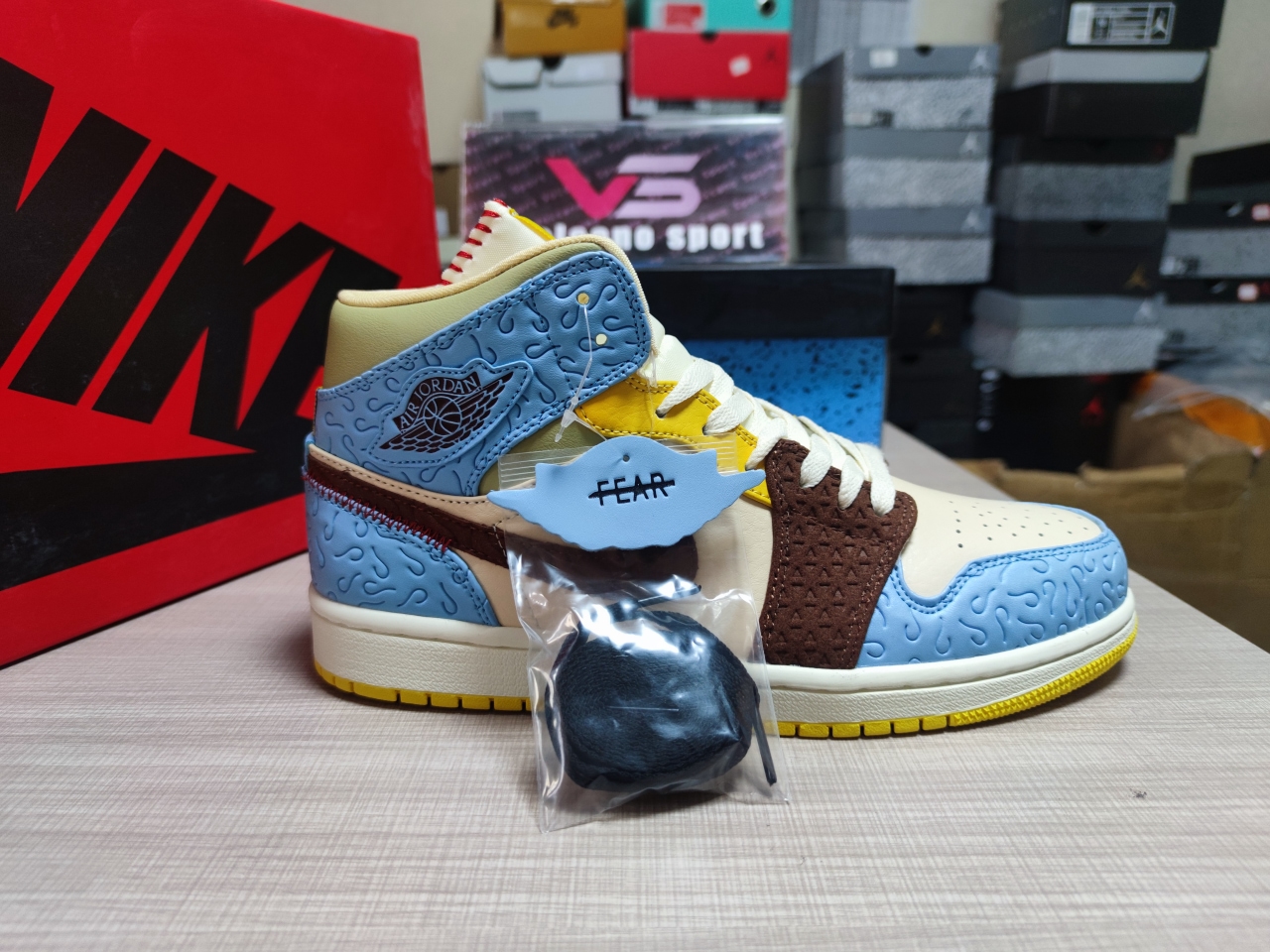 Jordan 1 Mid SE Fearless Maison Chateau Rouge