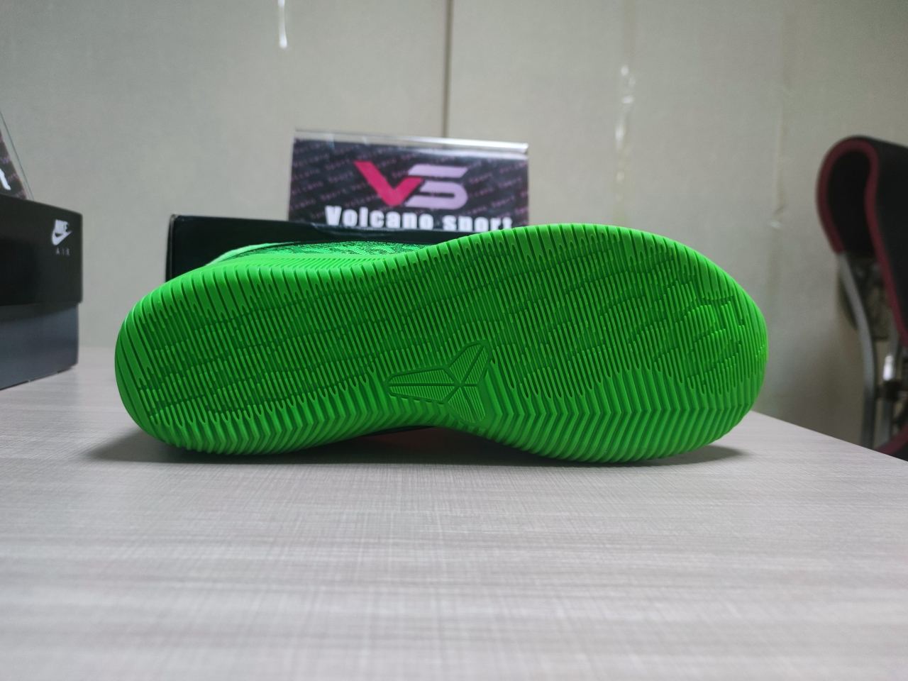 KOBE Mamba Rage Low PE 908974 300