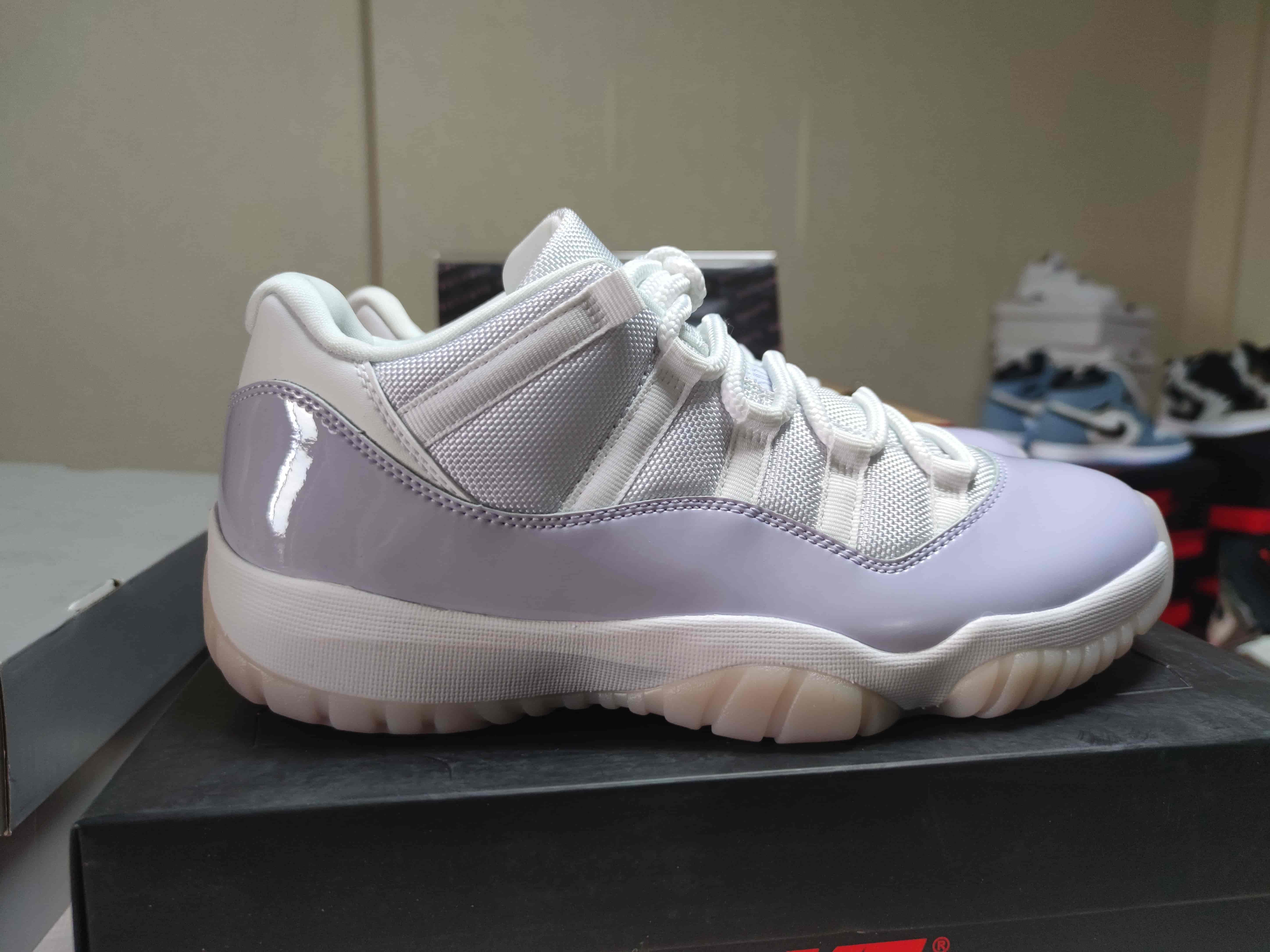 Jordan 11 Low “Pure Violet” AH7860-101