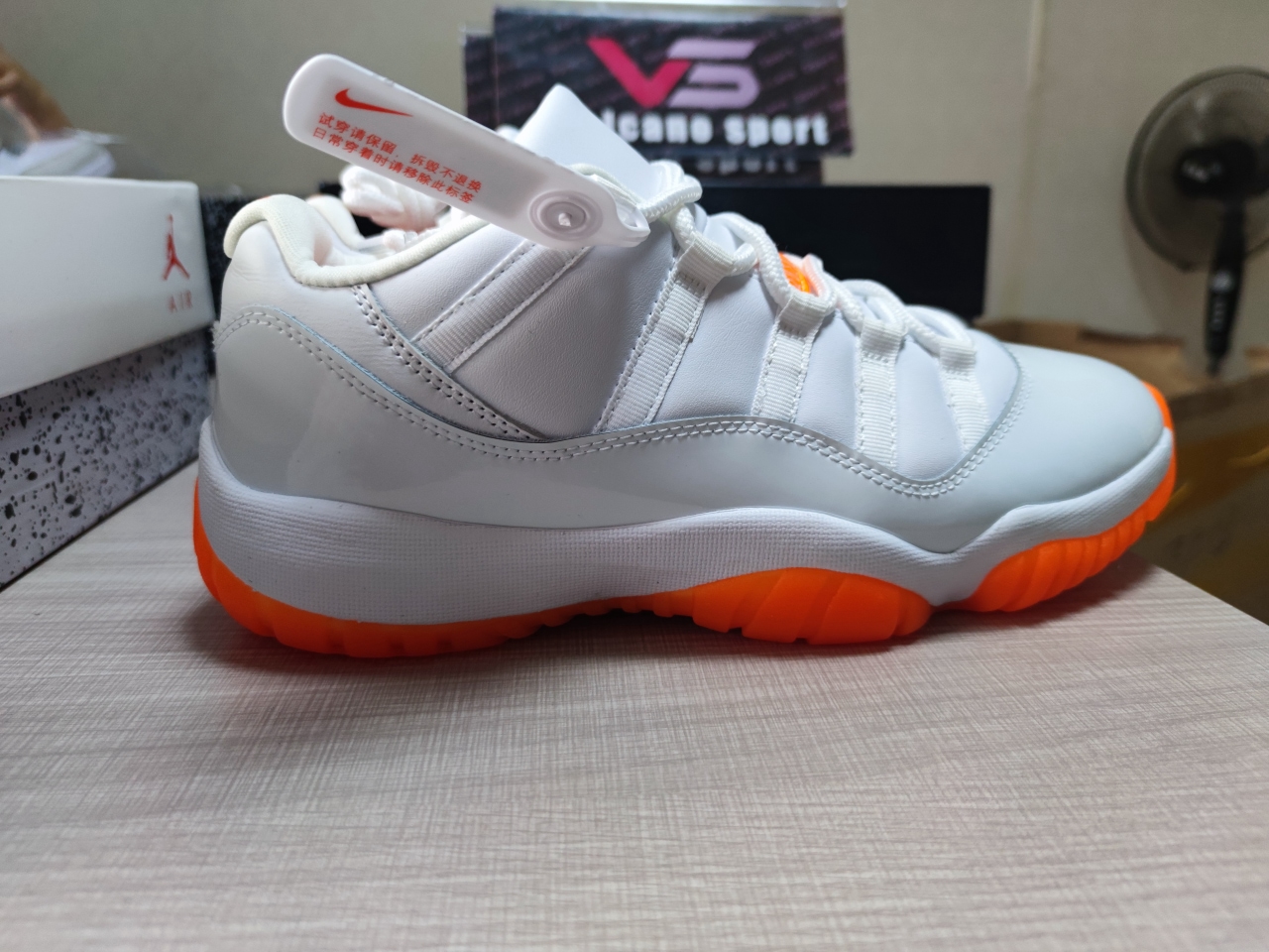 Jordan 11“Silver Eyelets” AH7860-139