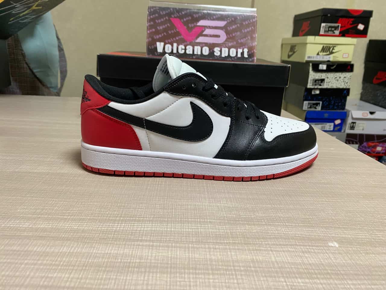 Jordan 1 Retro Low OG Black Toe CZ0790-106