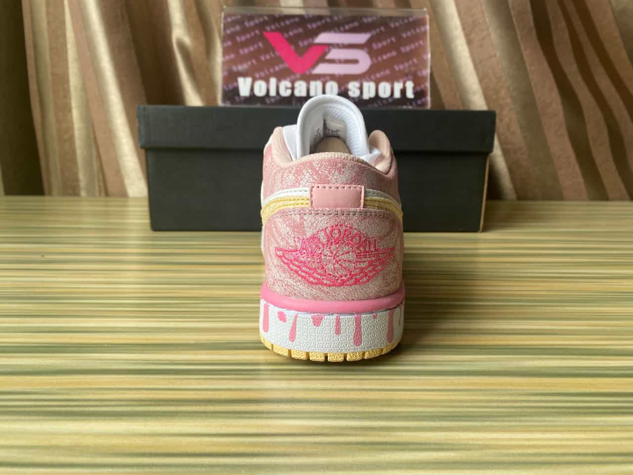 Jordan 1 Low Paint Drip CW7104-601