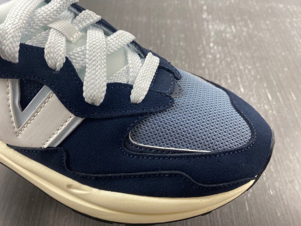 New Balance navy and white trainer