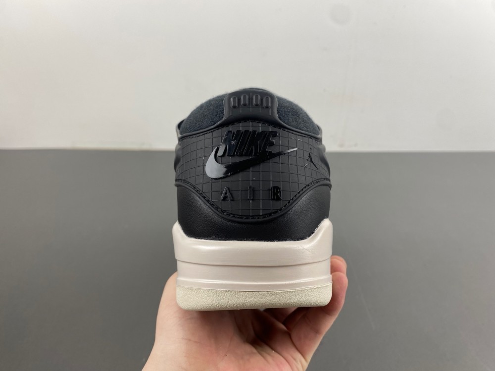 Air Jordan 4 RM “Black/Light Bone” FQ7939-001