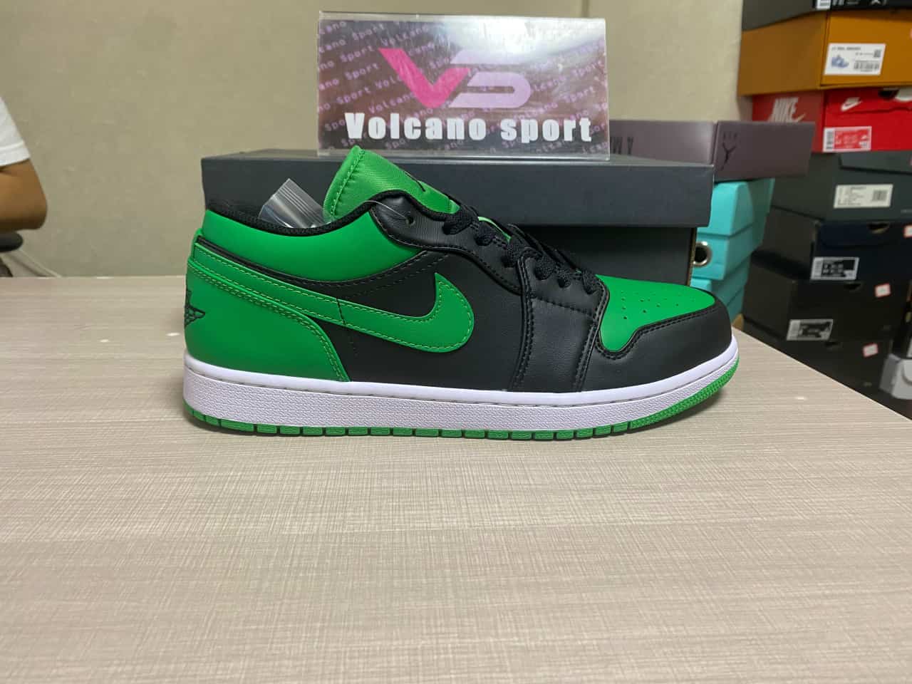 Jordan 1 Low Lucky Green 553558-065