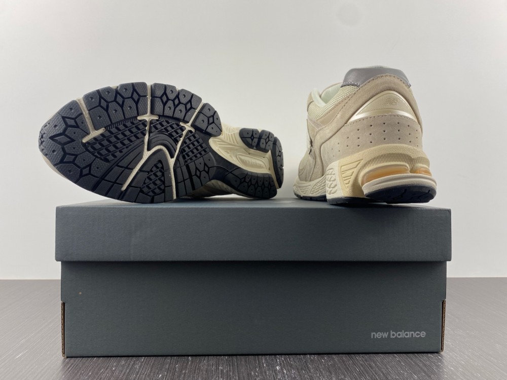 New Balance 2002R Calm Taupe