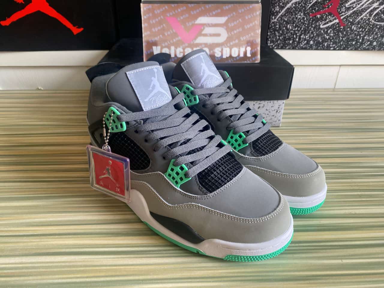 Jordan 4 Retro Green Glow 308497-033