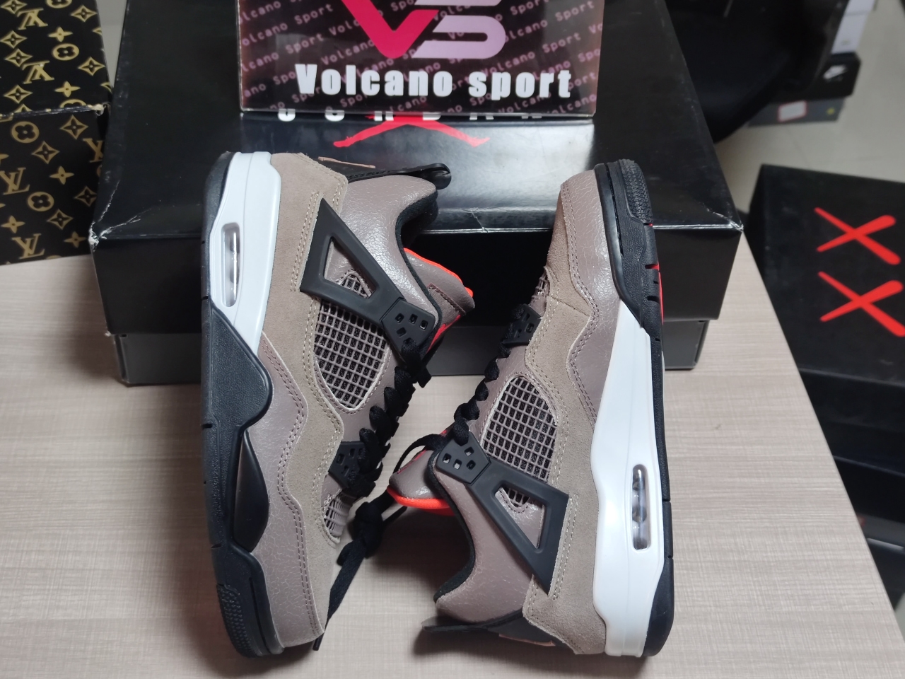 Jordan 4 Retro Taupe Haze