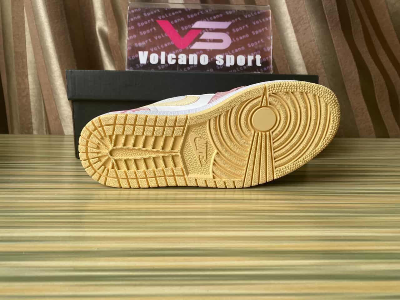 Jordan 1 Low Paint Drip CW7104-601