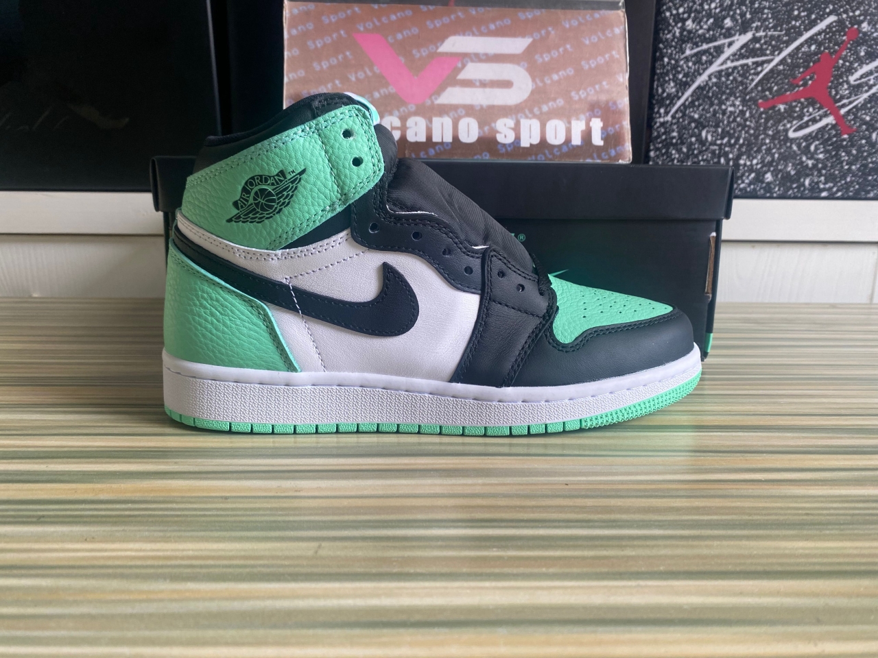 Jordan 1 Retro High OG Green Glow FD1437-130