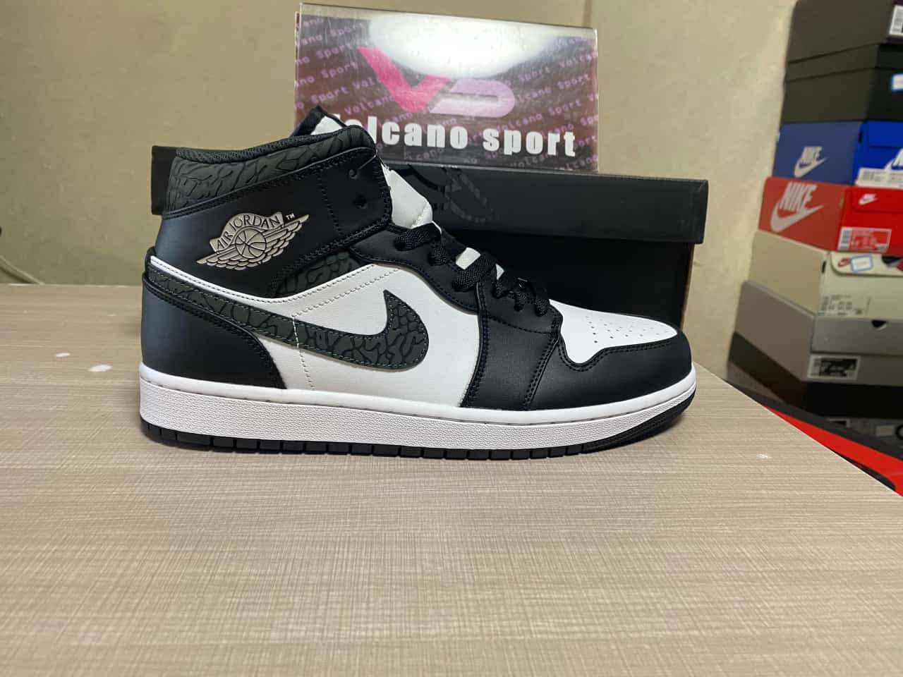 Jordan 1 Mid SE Panda Elephant FB9911-001