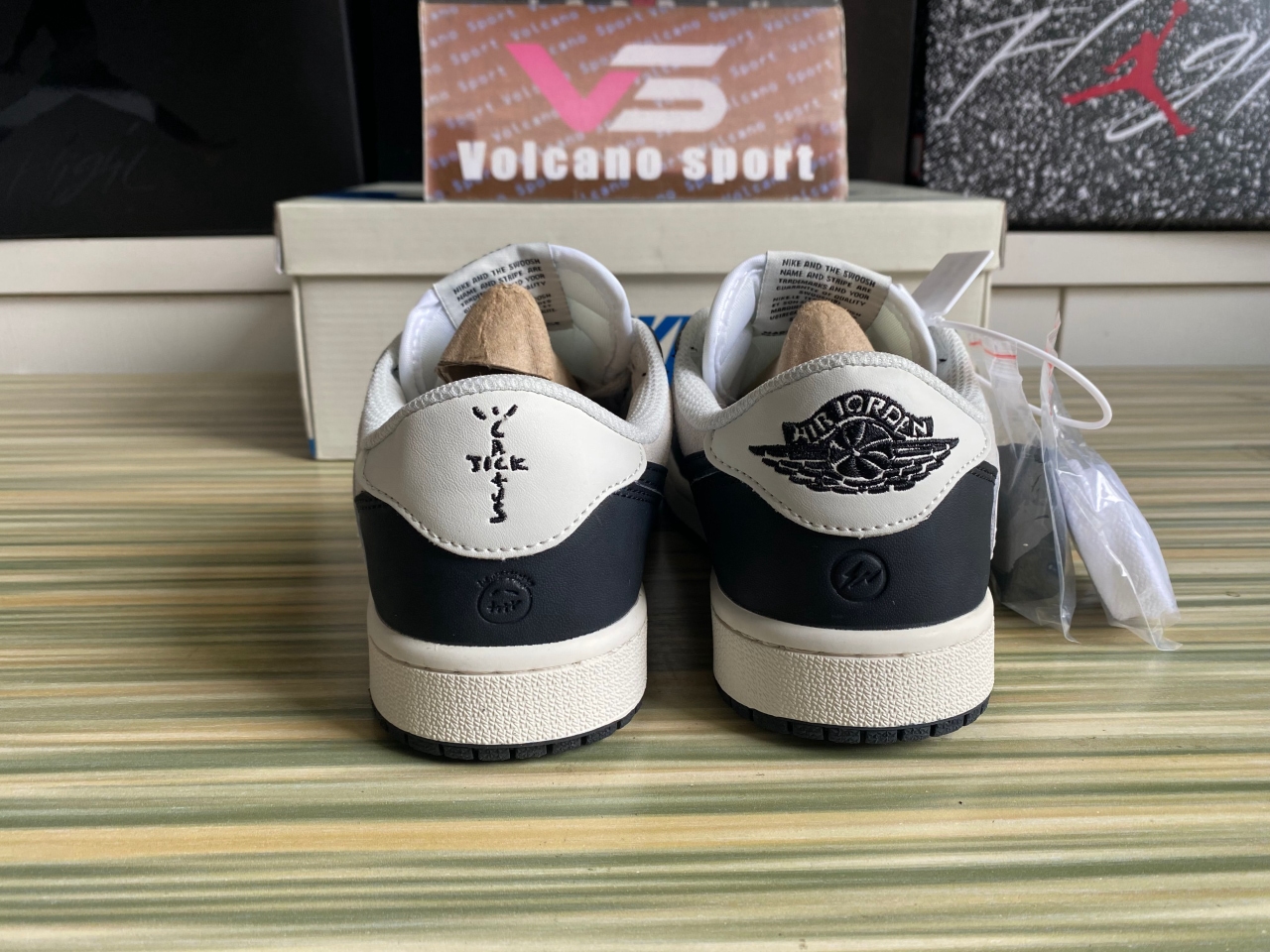 Jordan 1 Retro Low OG DM7866-700