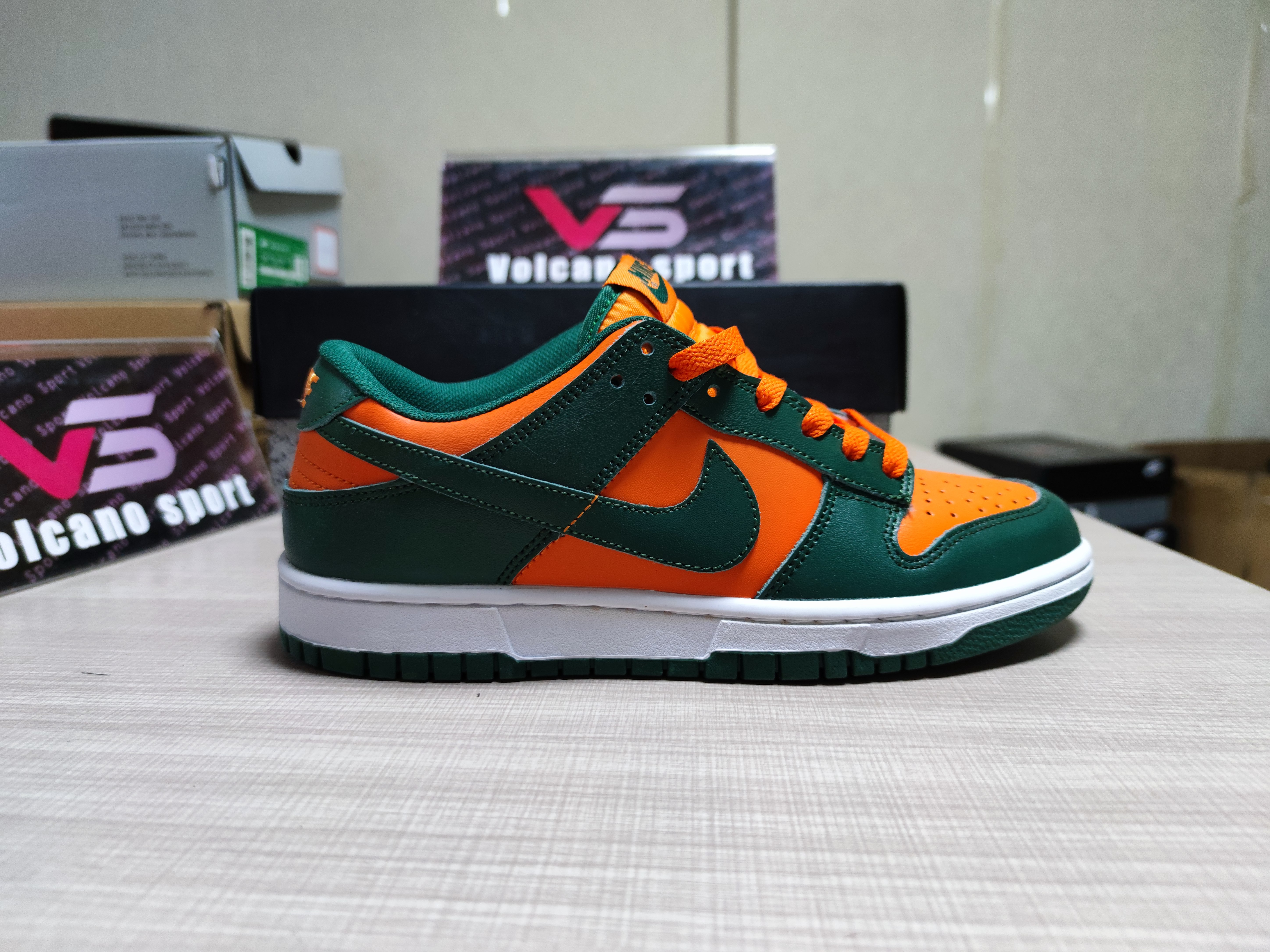 Dunk Low Retro Miami Hurricanes DD1391 300
