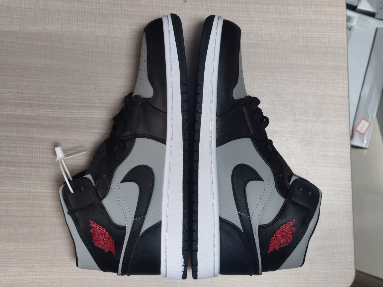 Jordan 1 Mid Shadow Red 554724-096