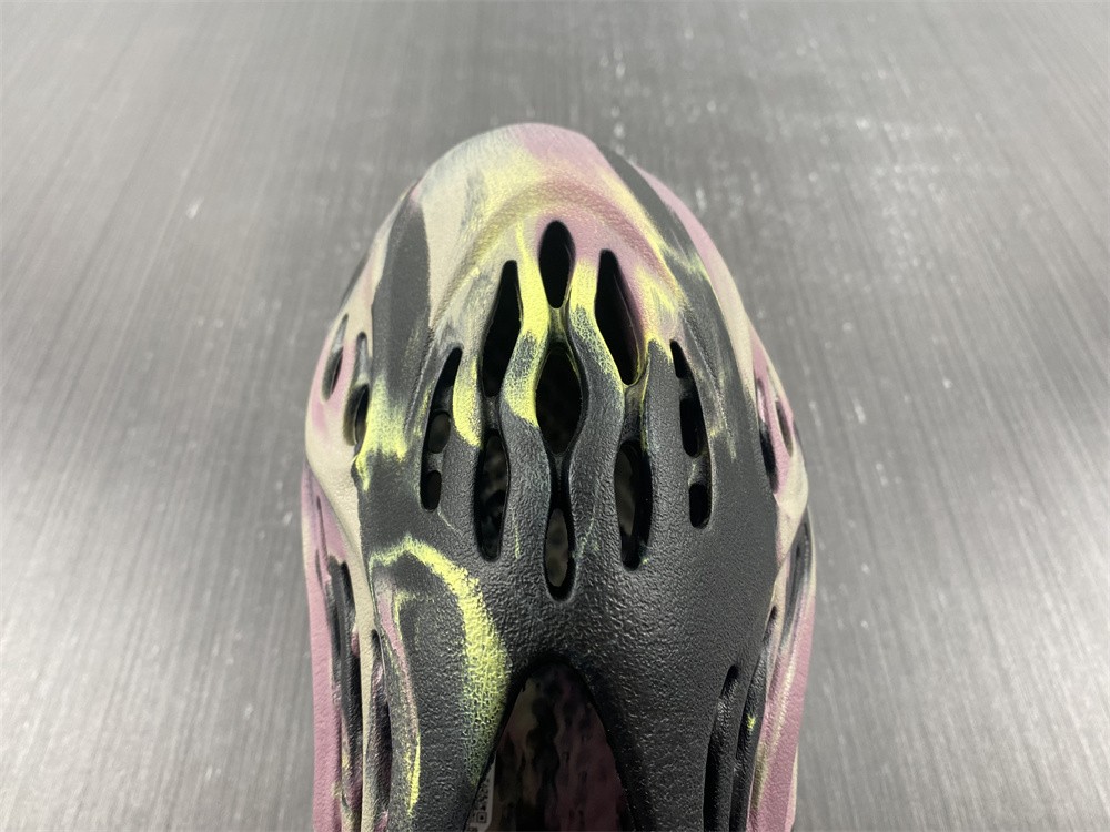 adidas Yeezy Foam RNR MX Carbon lG9562