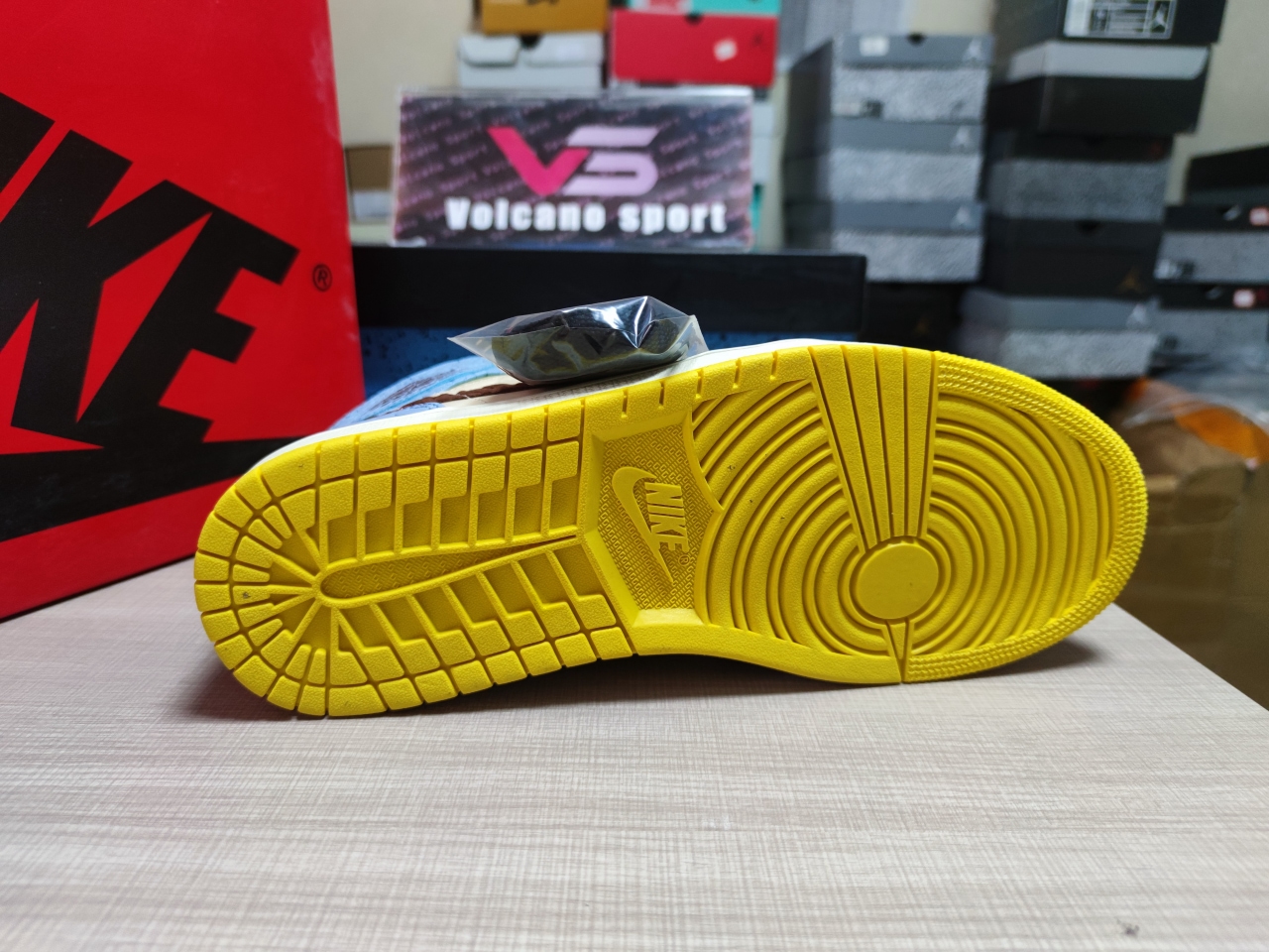 Jordan 1 Mid SE Fearless Maison Chateau Rouge